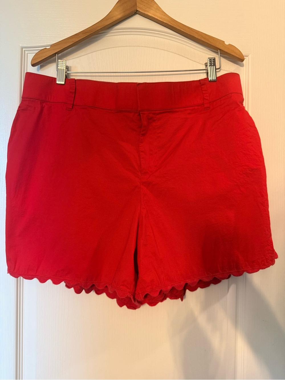 Torris Belle Isle Red Scallop Hem Shorts